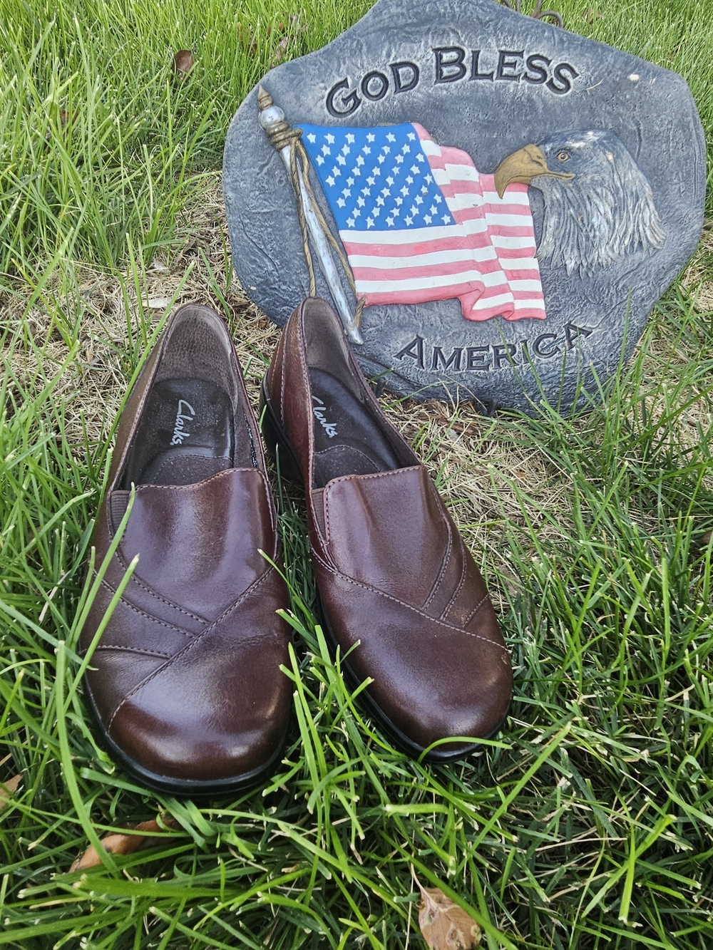Clarks Vintage Blackberry Leather Slip On Loafer Women's Size 6.5 Low Wedge Heel